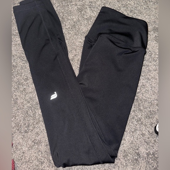 FABLETICS leggings size small can also fit like a medium . - Picture 2 of 3